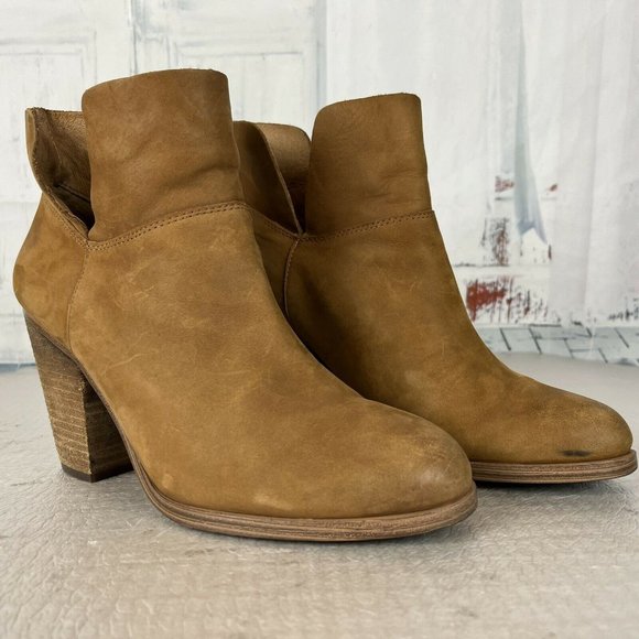Vince Camuto Helyn Nubuck Leather Ankle Booties - Picture 2 of 9